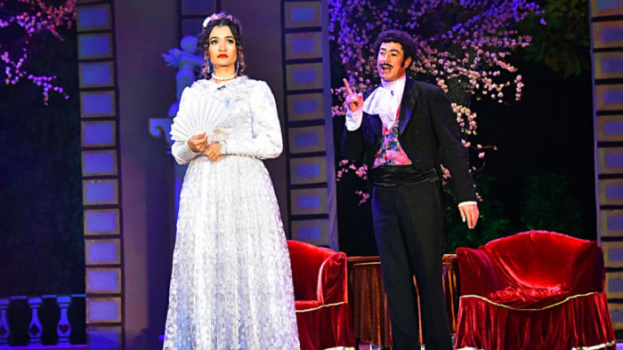 Sahna sungatynda adygan artist